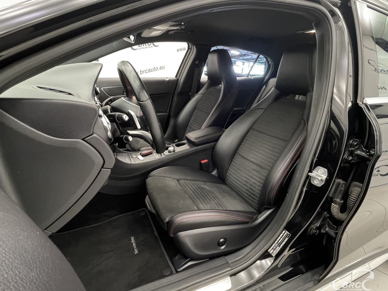 Mercedes-Benz GLA250 | 23