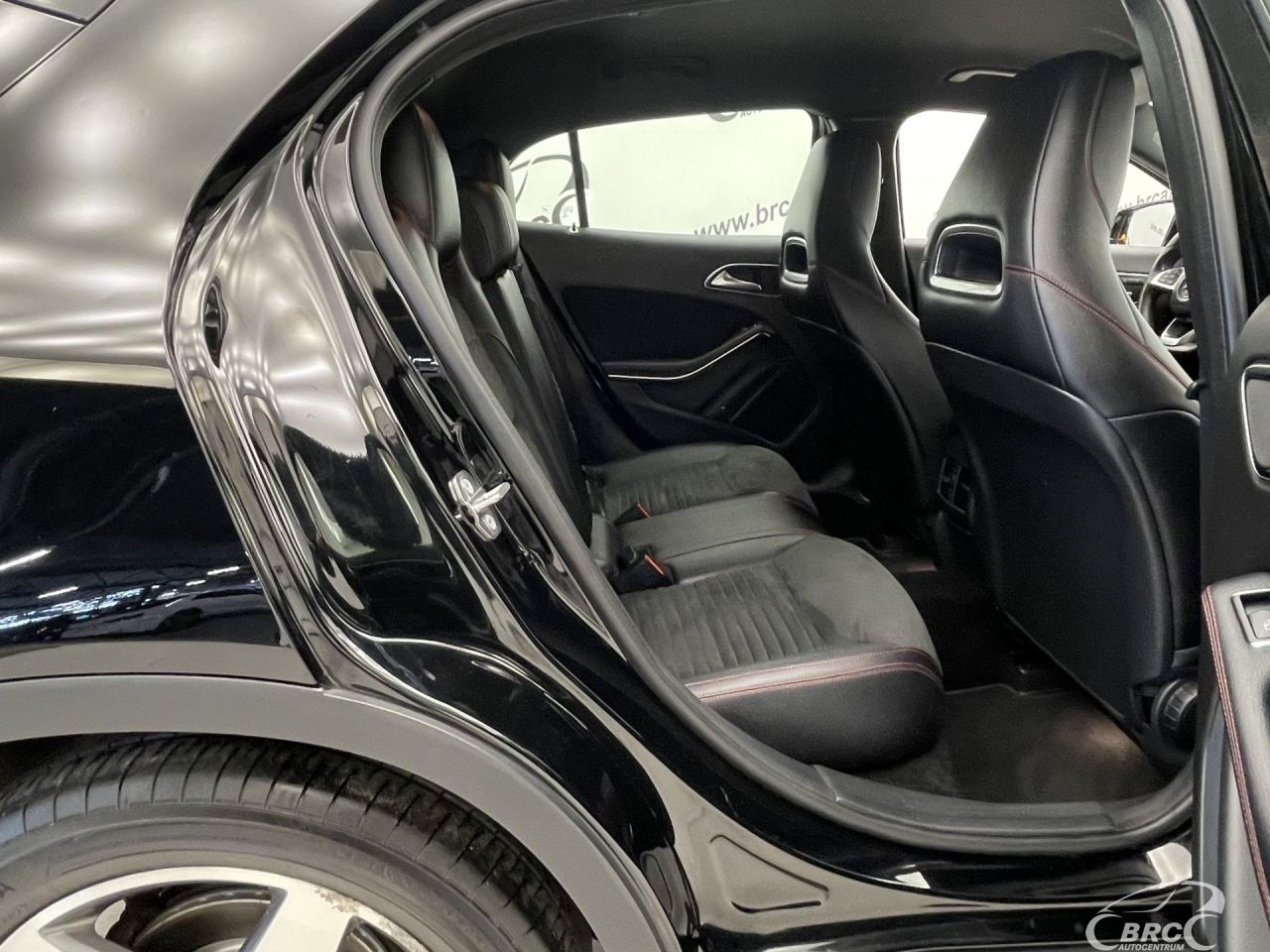 Mercedes-Benz GLA250 | 9