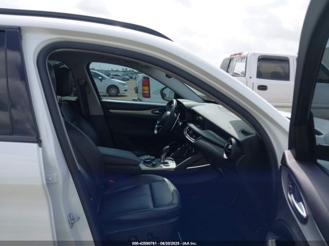 Alfa Romeo Stelvio | 4