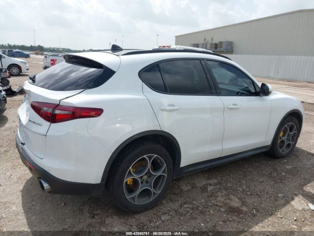 Alfa Romeo Stelvio | 12