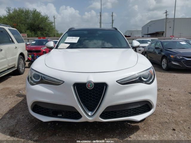 Alfa Romeo Stelvio | 11