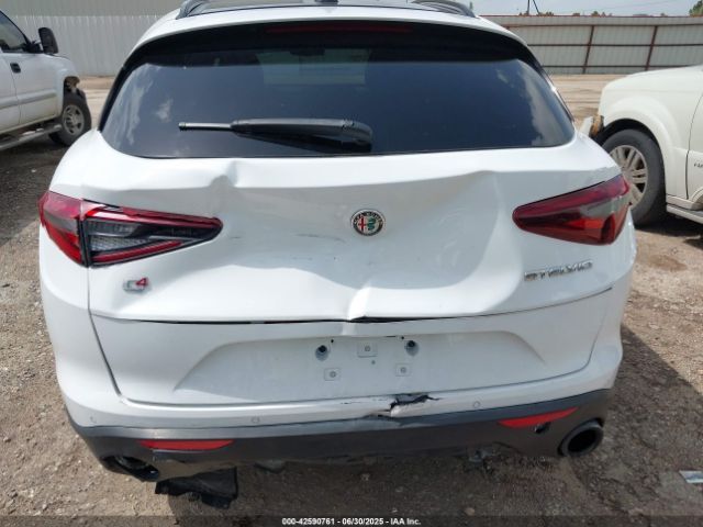 Alfa Romeo Stelvio | 5