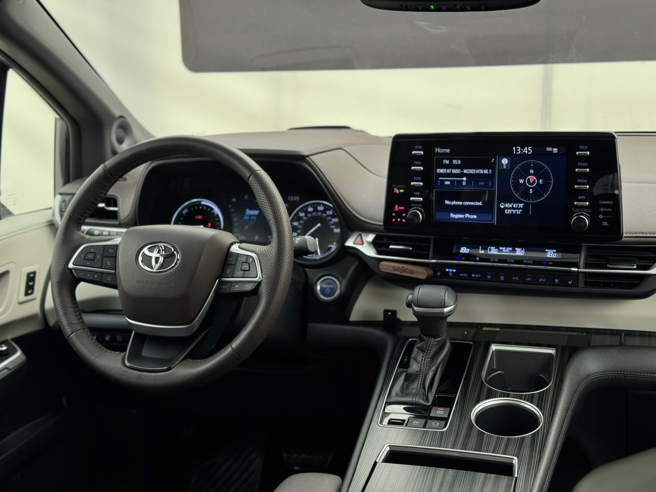 Toyota Sienna | 19