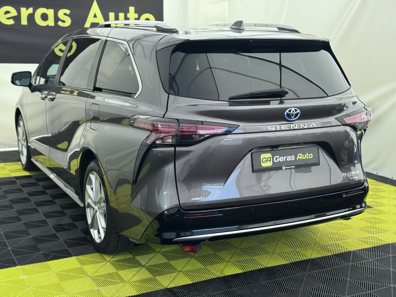 Toyota Sienna | 5