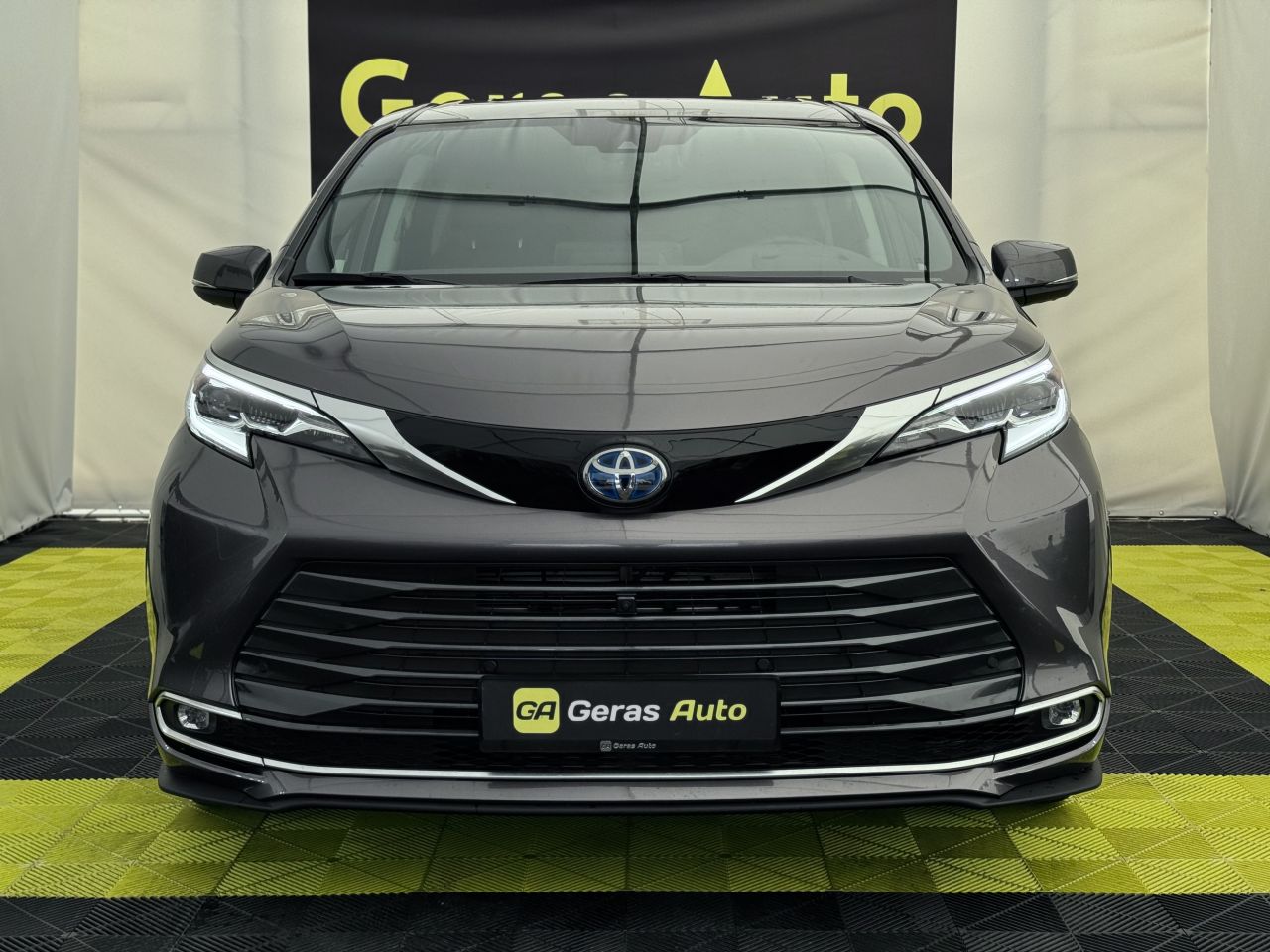 Toyota Sienna | 1