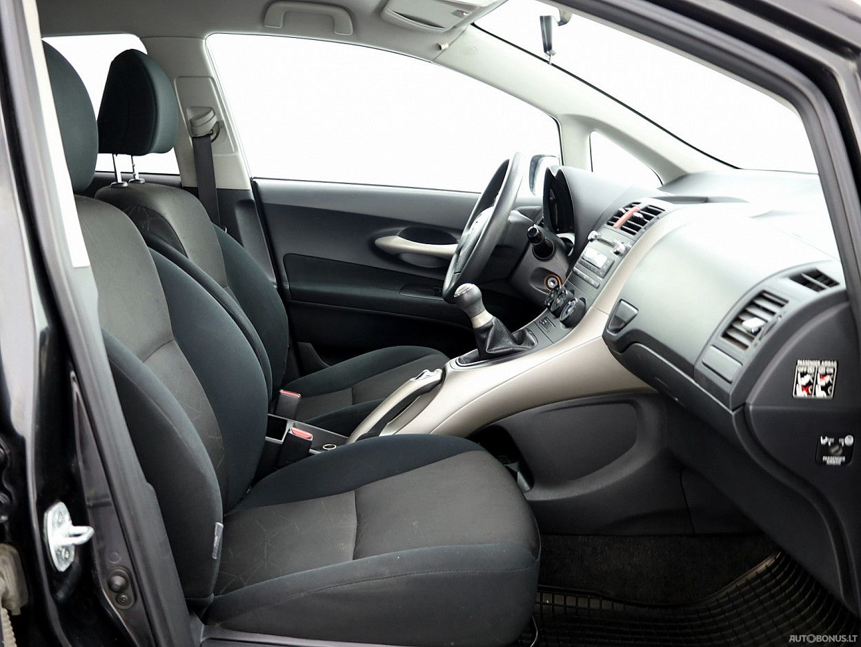 Toyota Auris | 13