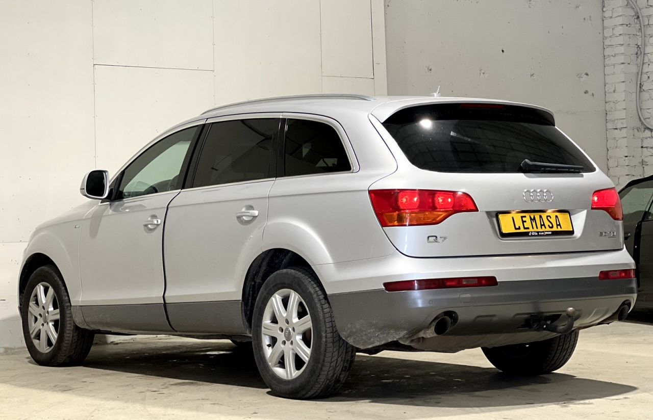 Audi Q7 | 3