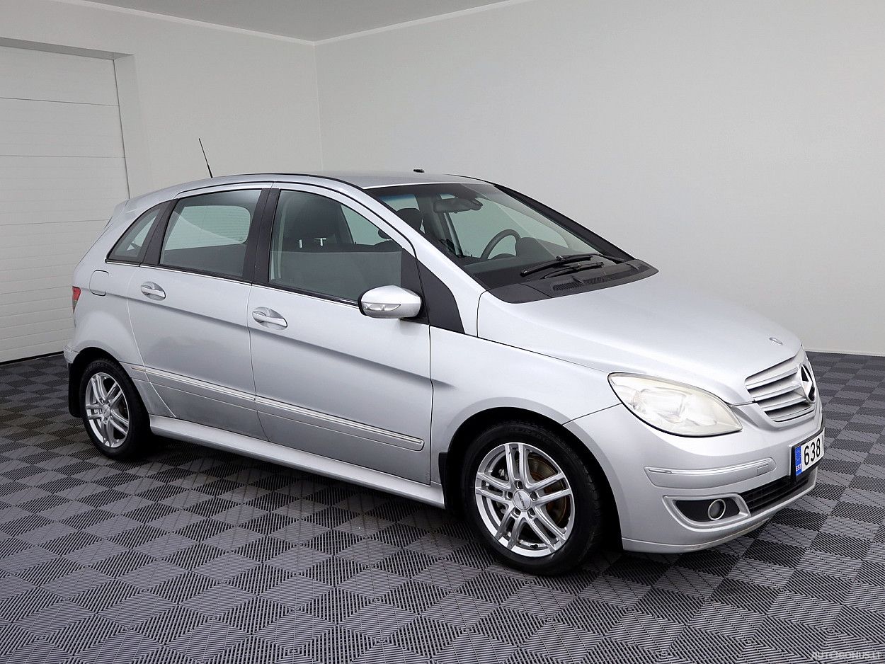 Mercedes-Benz B180