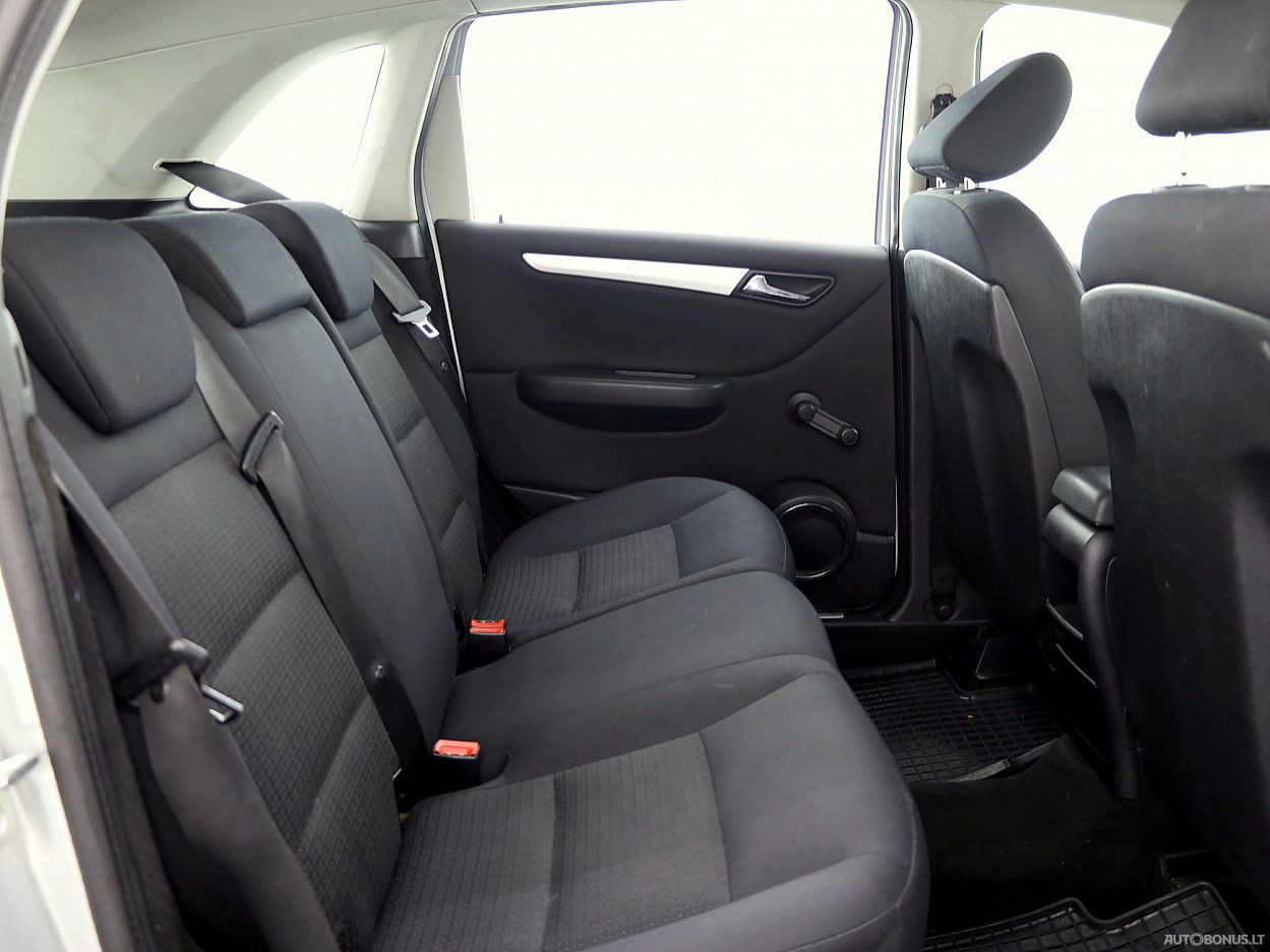 Mercedes-Benz B180 | 6
