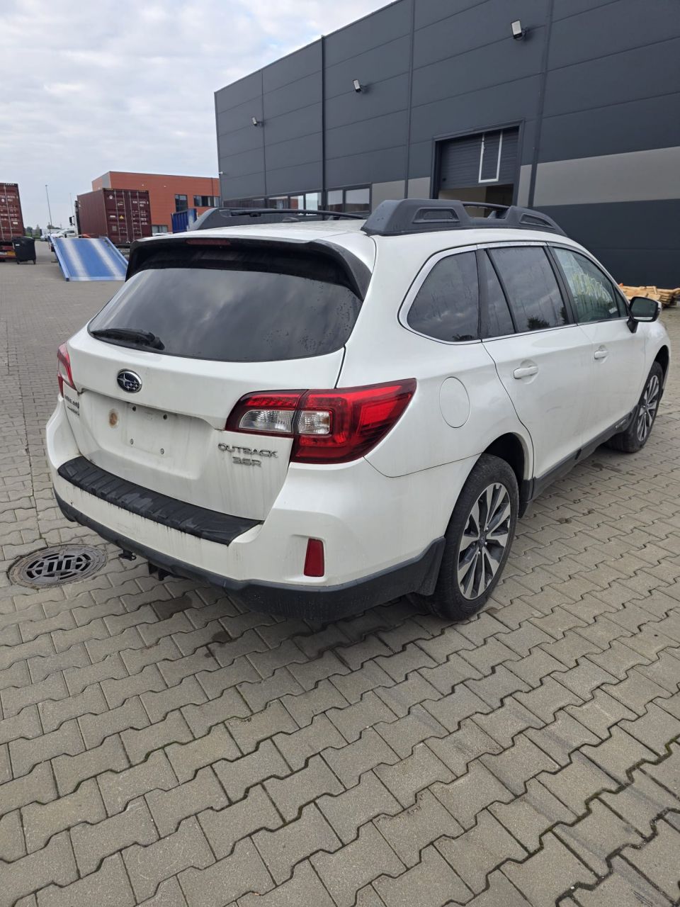Subaru Outback, universalas