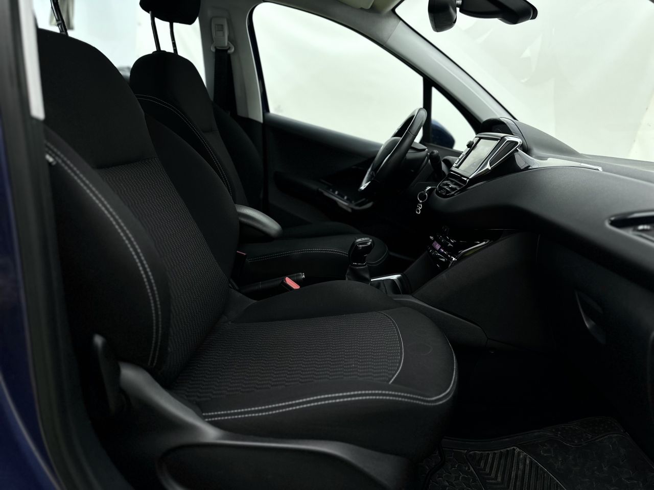 Peugeot 208 | 12