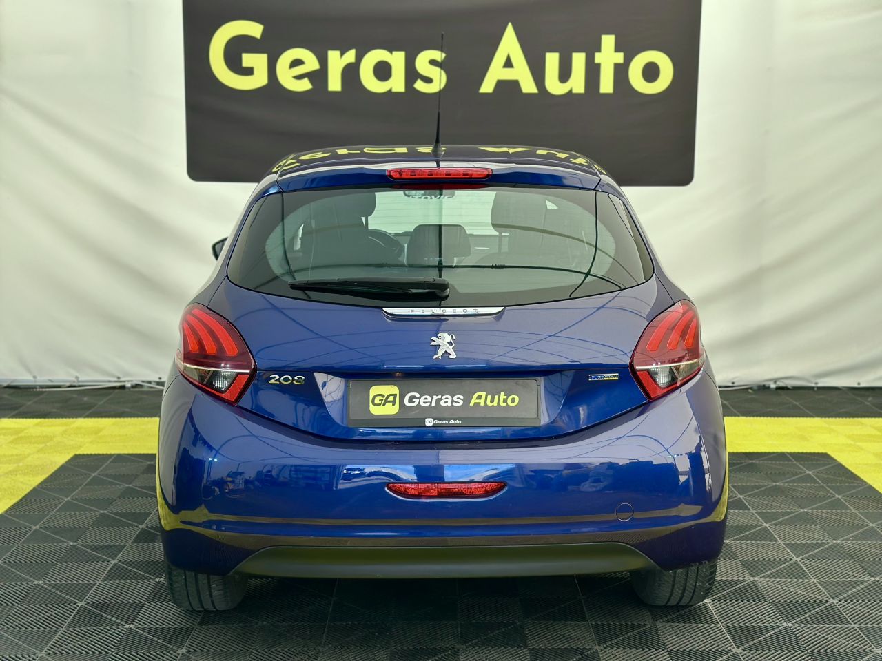 Peugeot 208 | 4