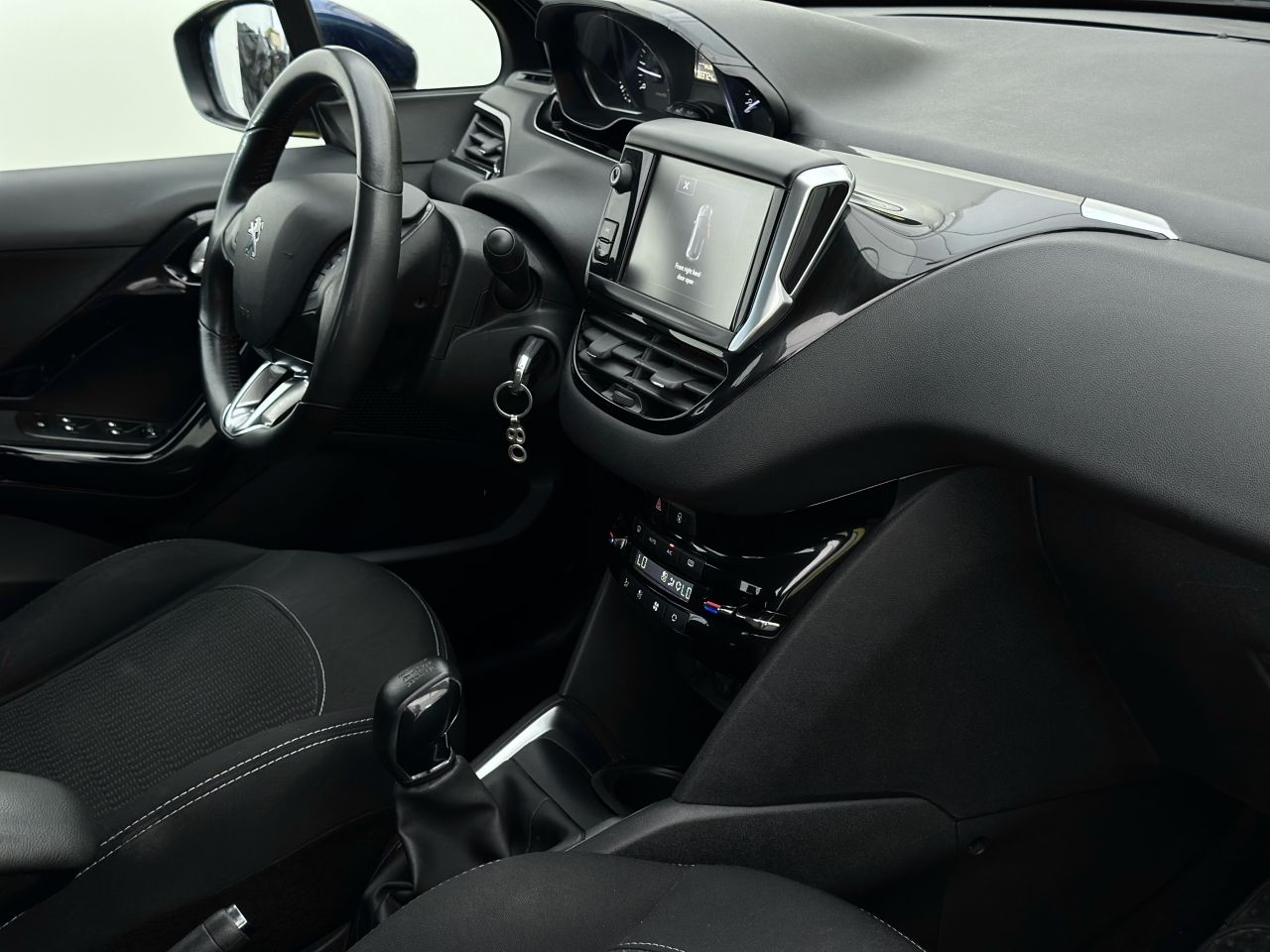 Peugeot 208 | 13