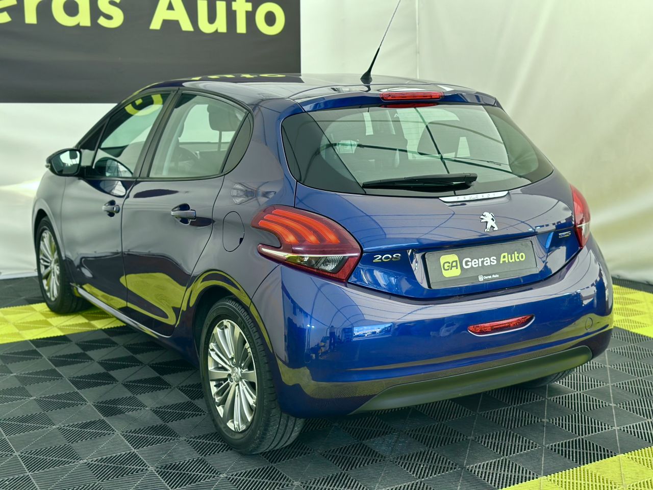 Peugeot 208 | 5