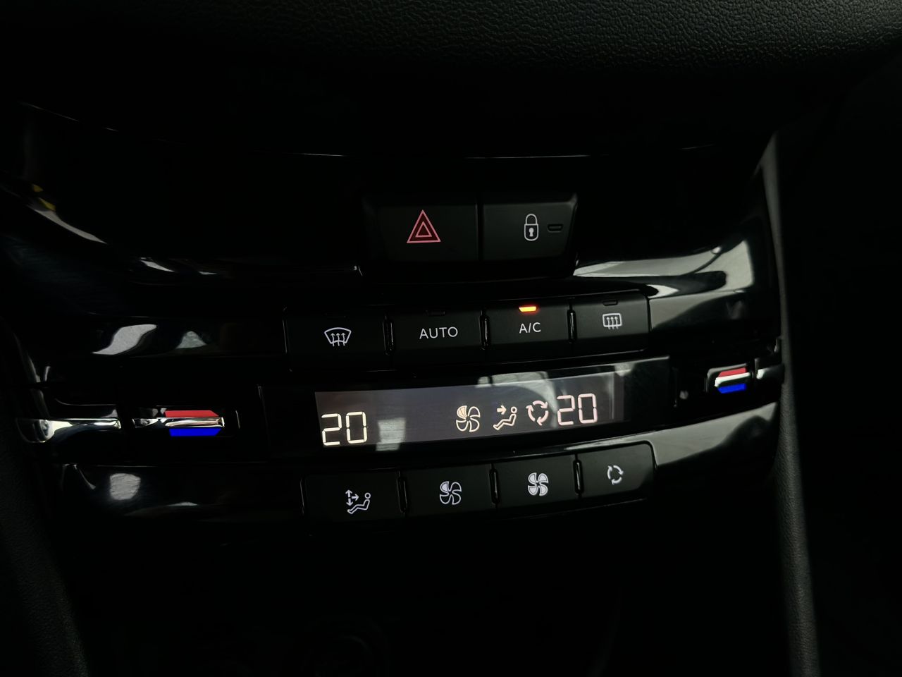 Peugeot 208 | 19
