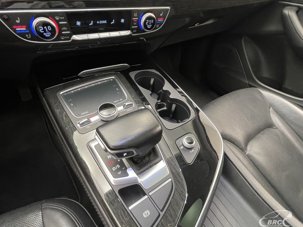 Audi Q7 | 29