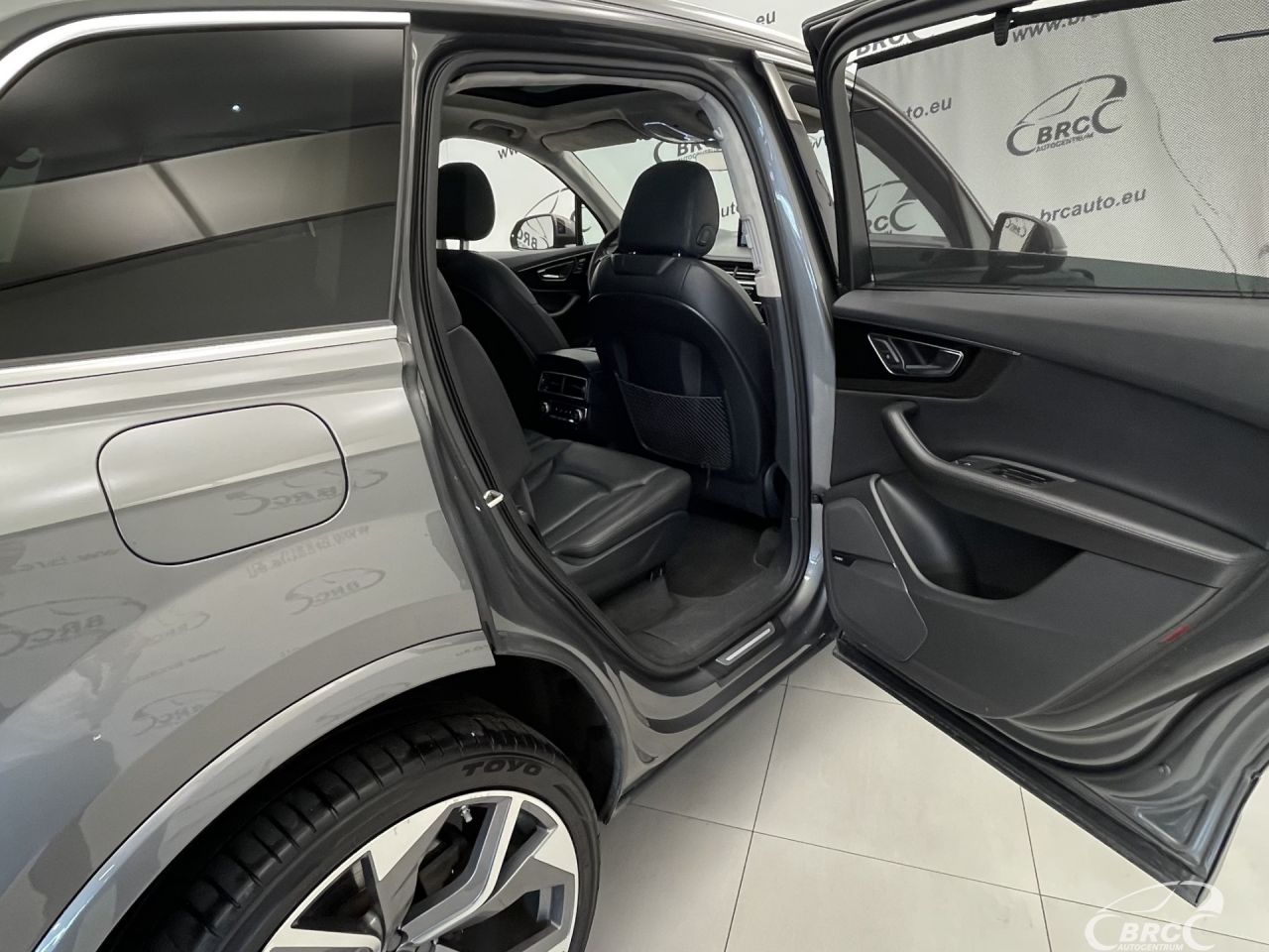 Audi Q7 | 12