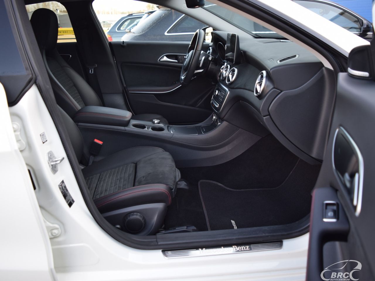 Mercedes-Benz CLA200 | 11