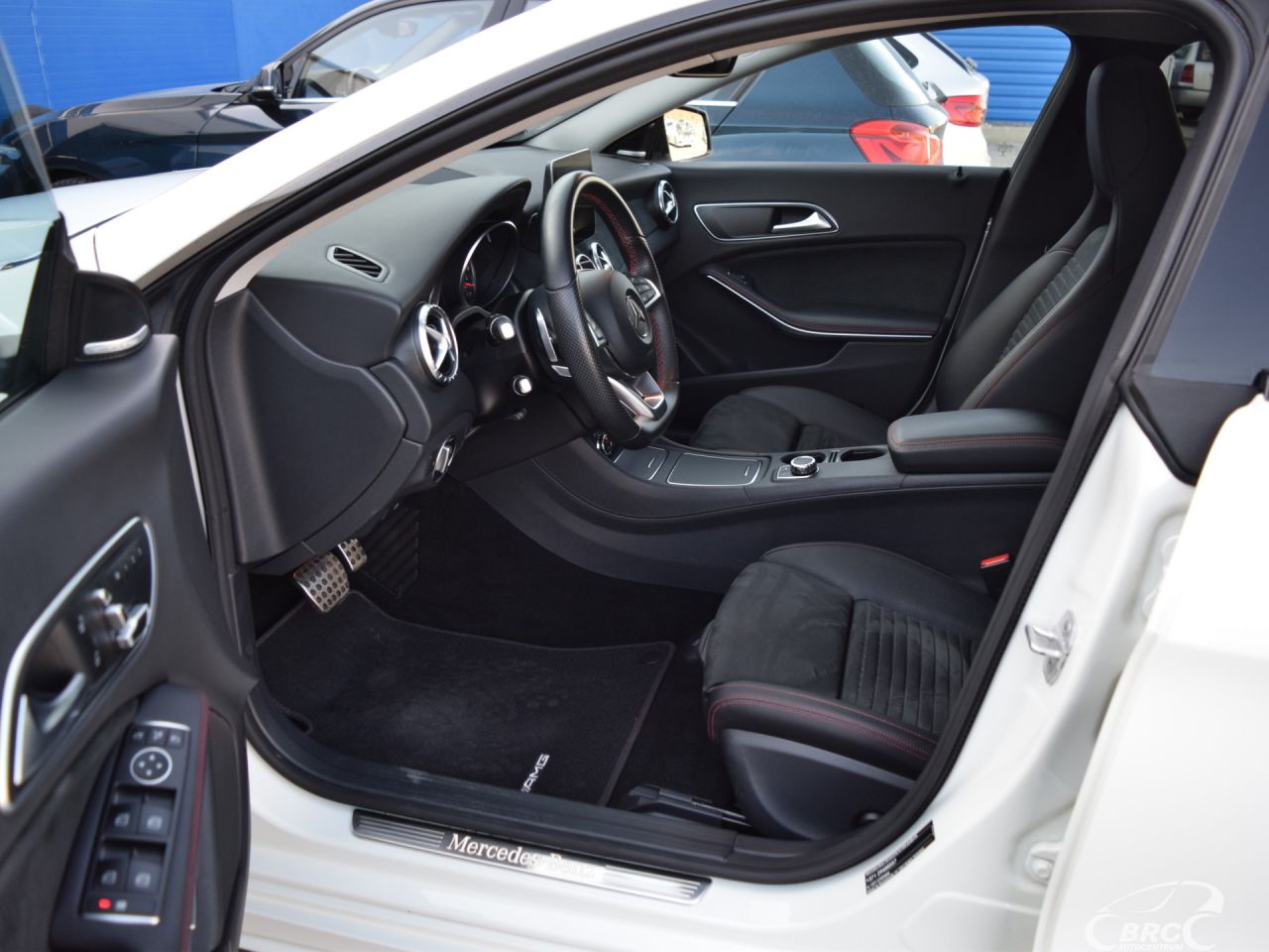 Mercedes-Benz CLA200 | 3