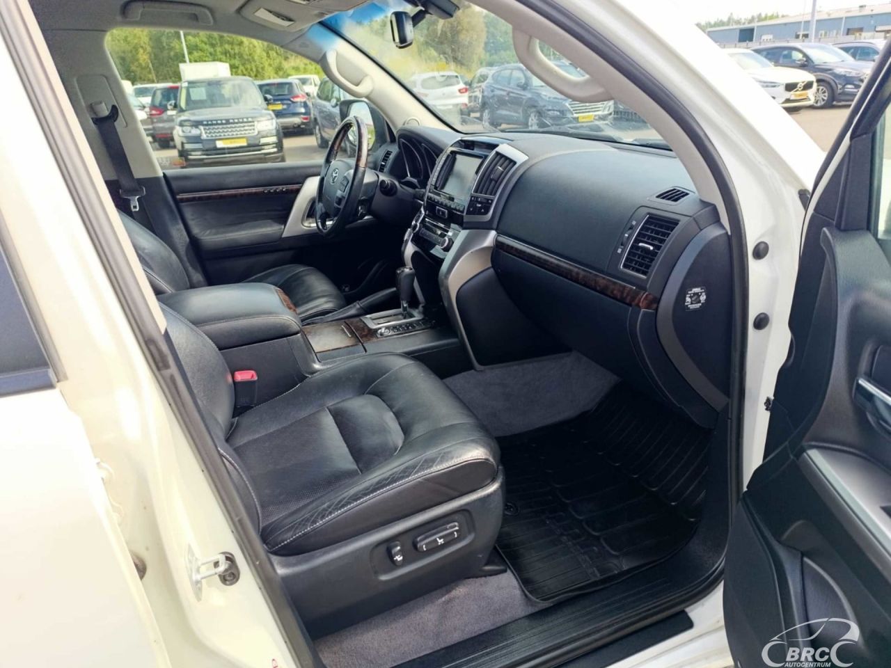 Toyota Land Cruiser | 24
