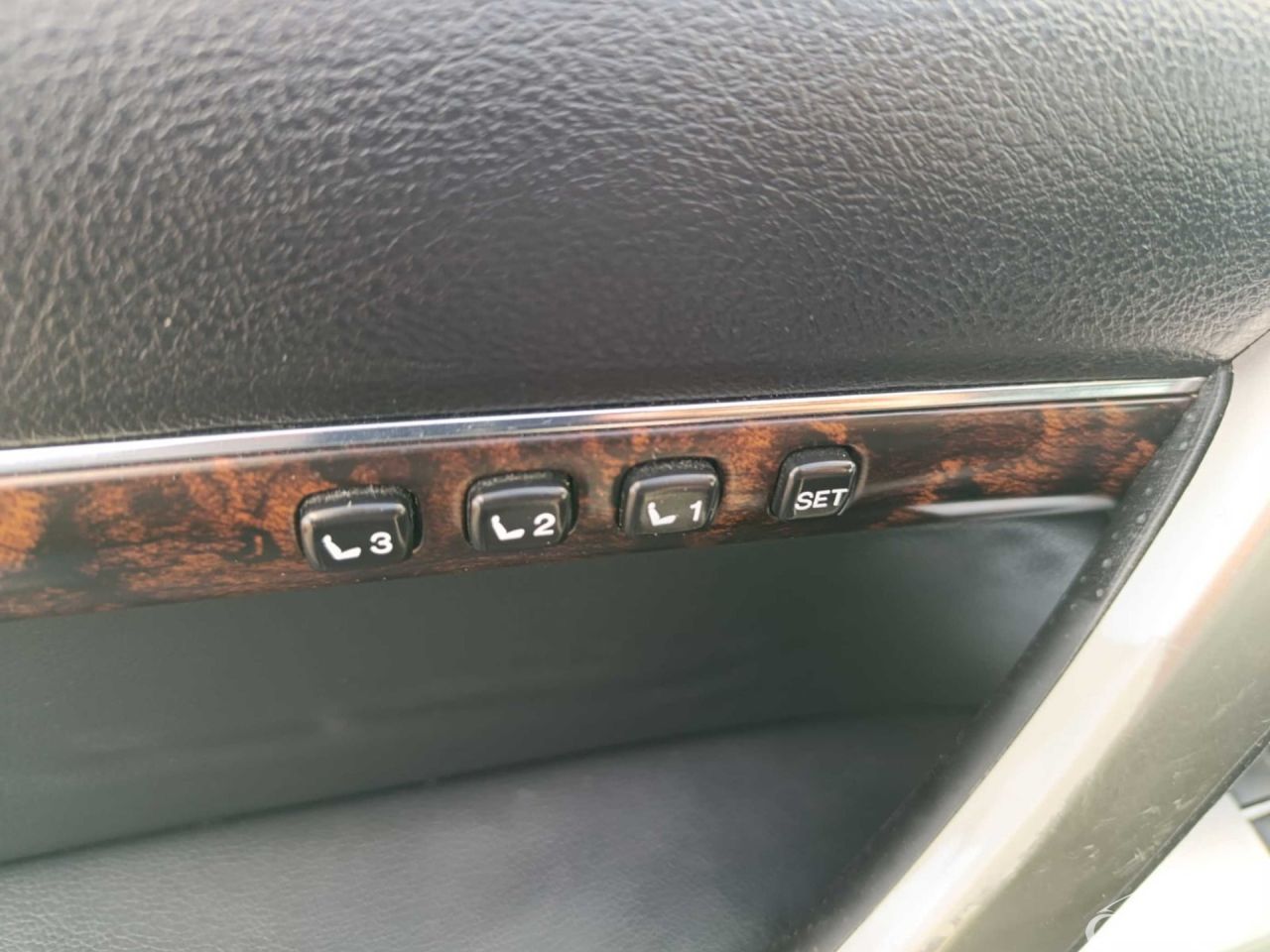 Toyota Land Cruiser | 12