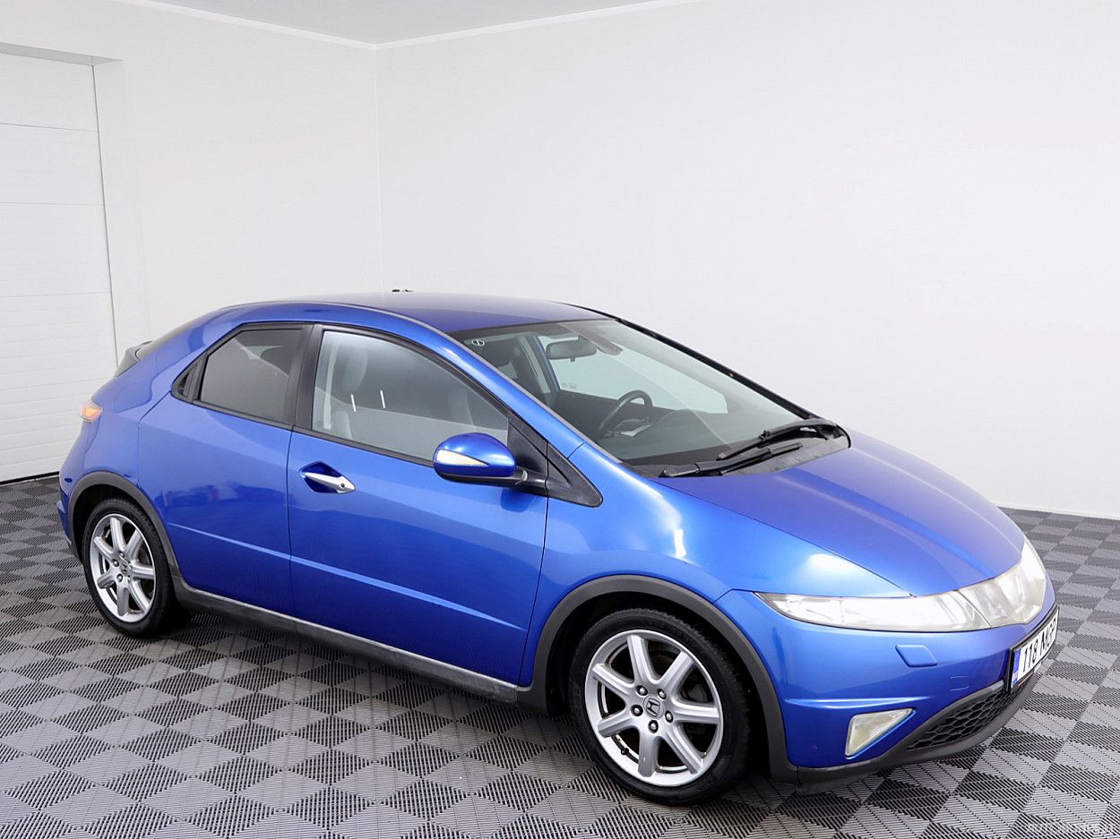 Honda Civic, 1.8 l., hatchback
