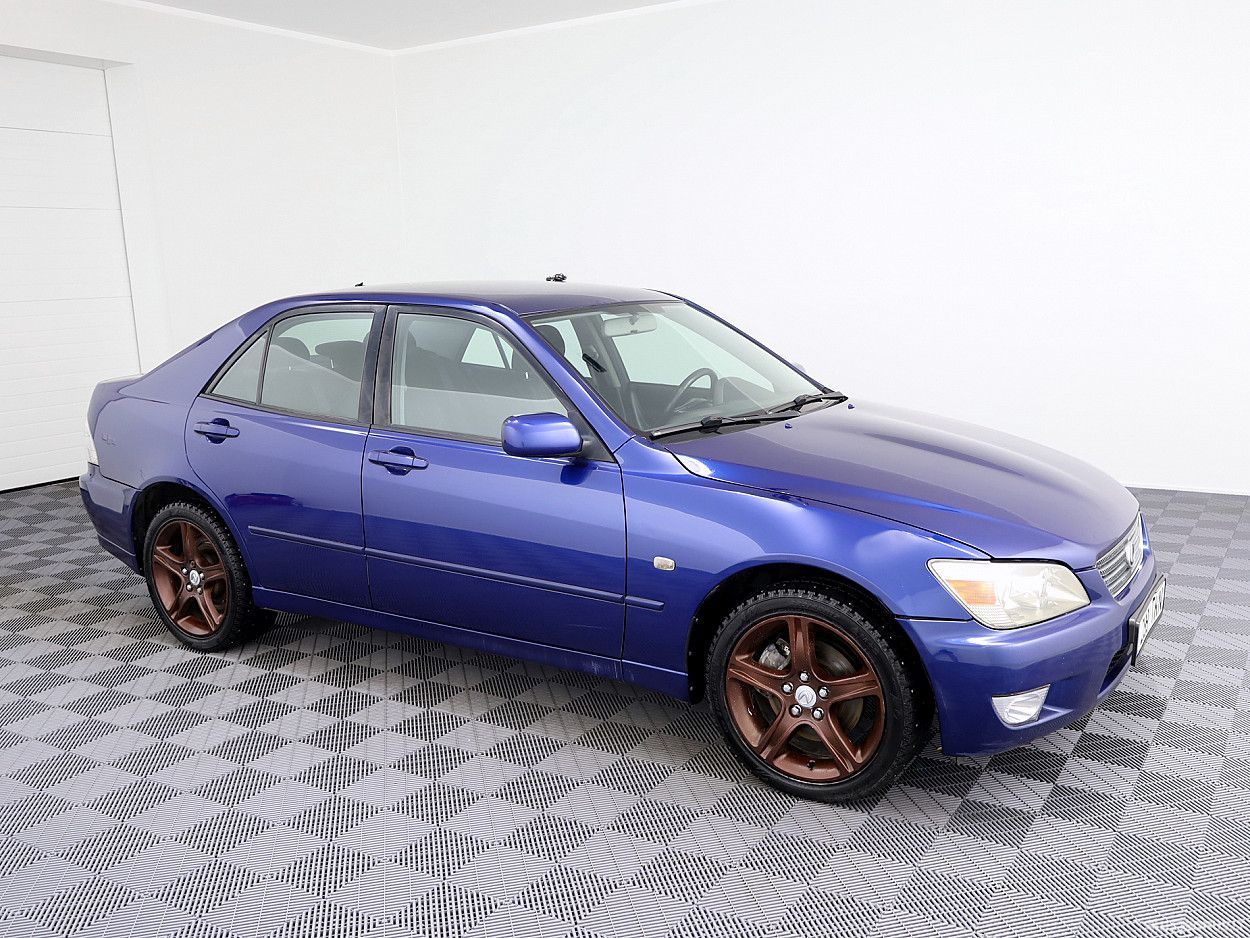 Lexus IS 200