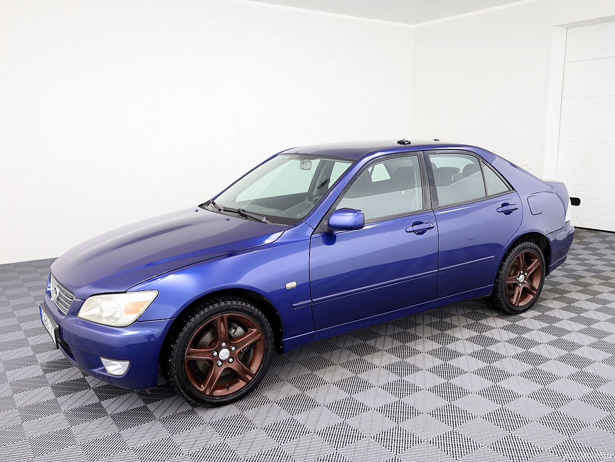 Lexus IS 200 | 1