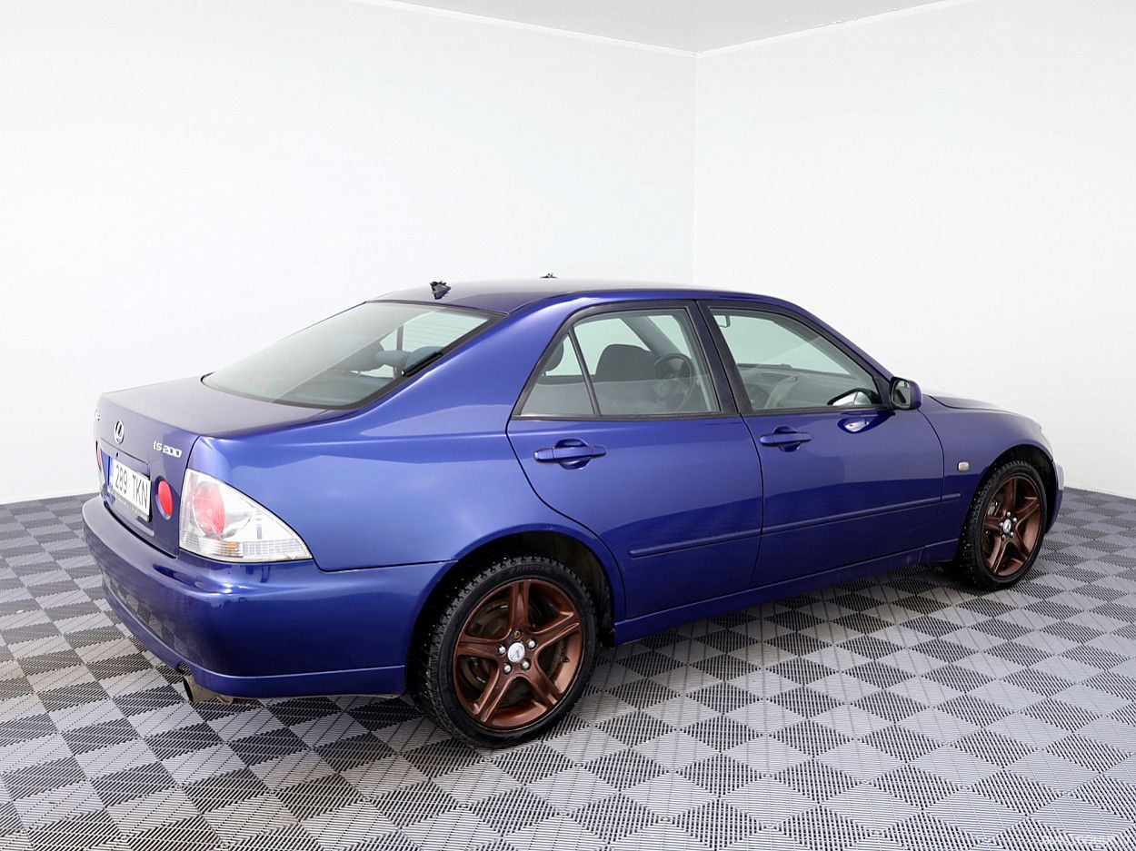 Lexus IS 200 | 2