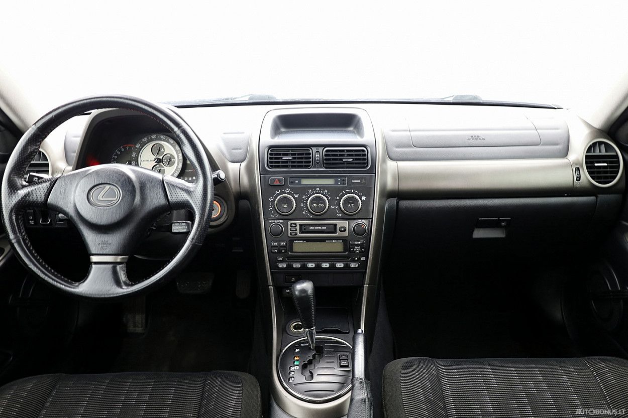 Lexus IS 200 | 4