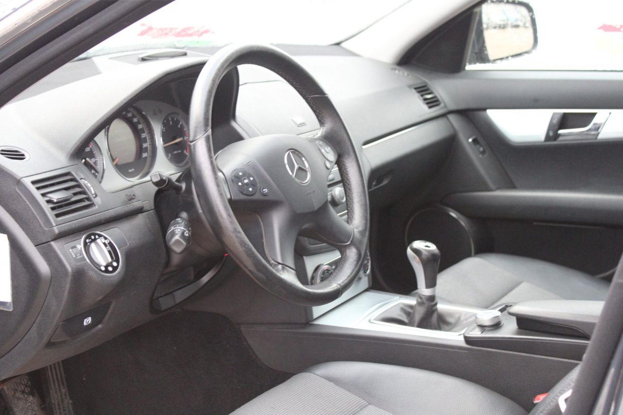Mercedes-Benz C200 | 4