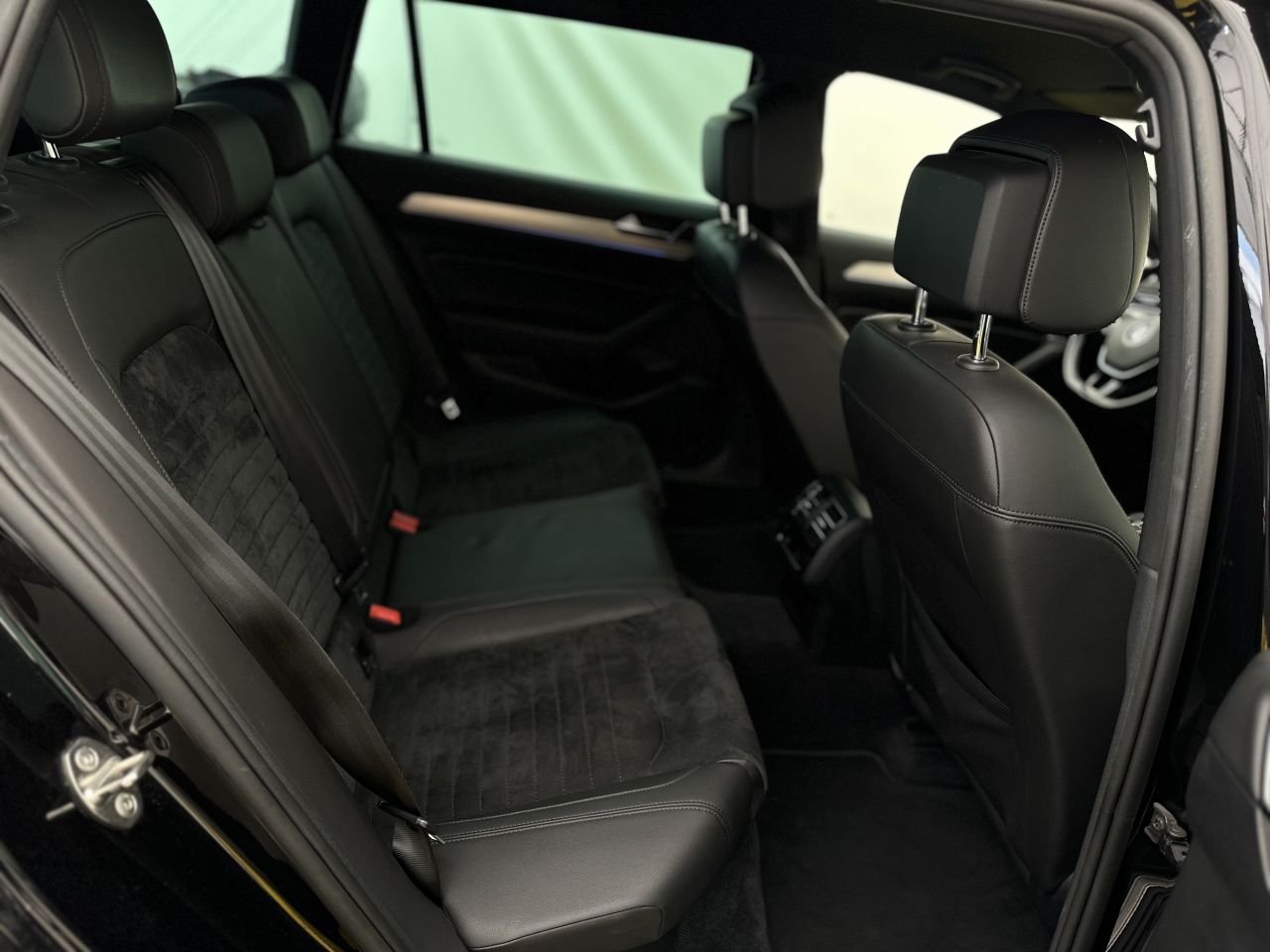 Volkswagen Passat | 12