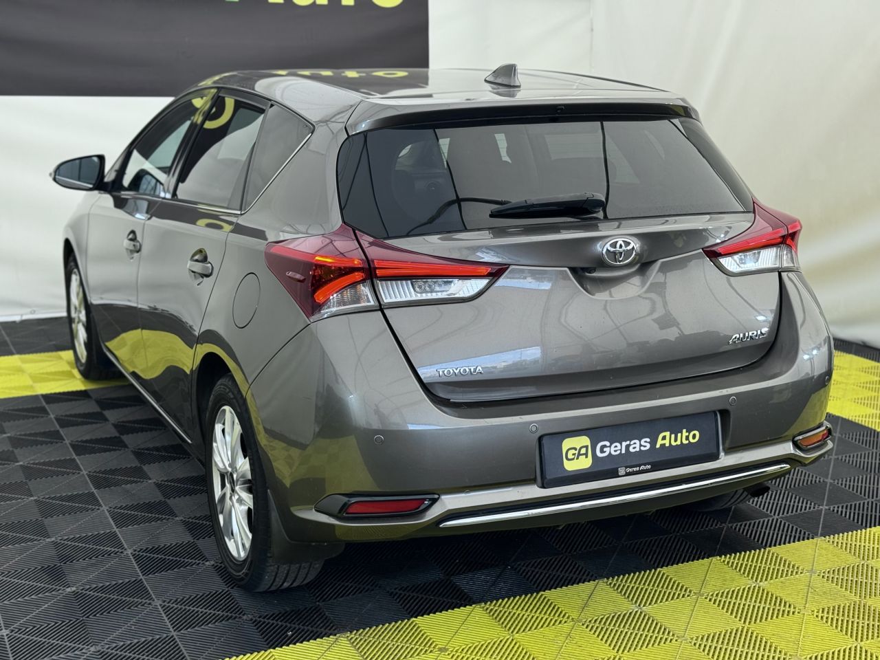 Toyota Auris | 5