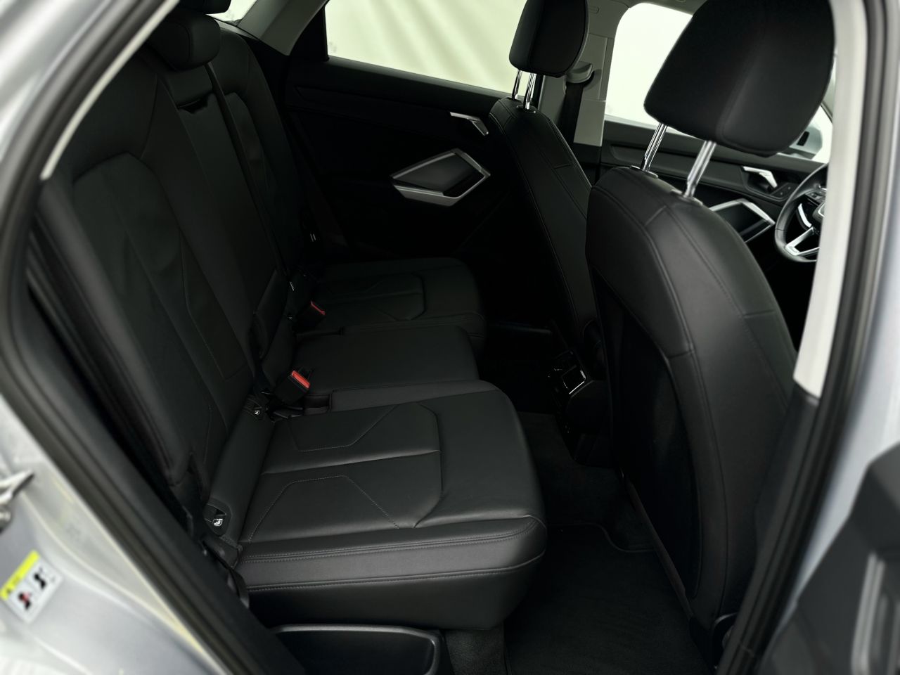 Audi Q3 | 12
