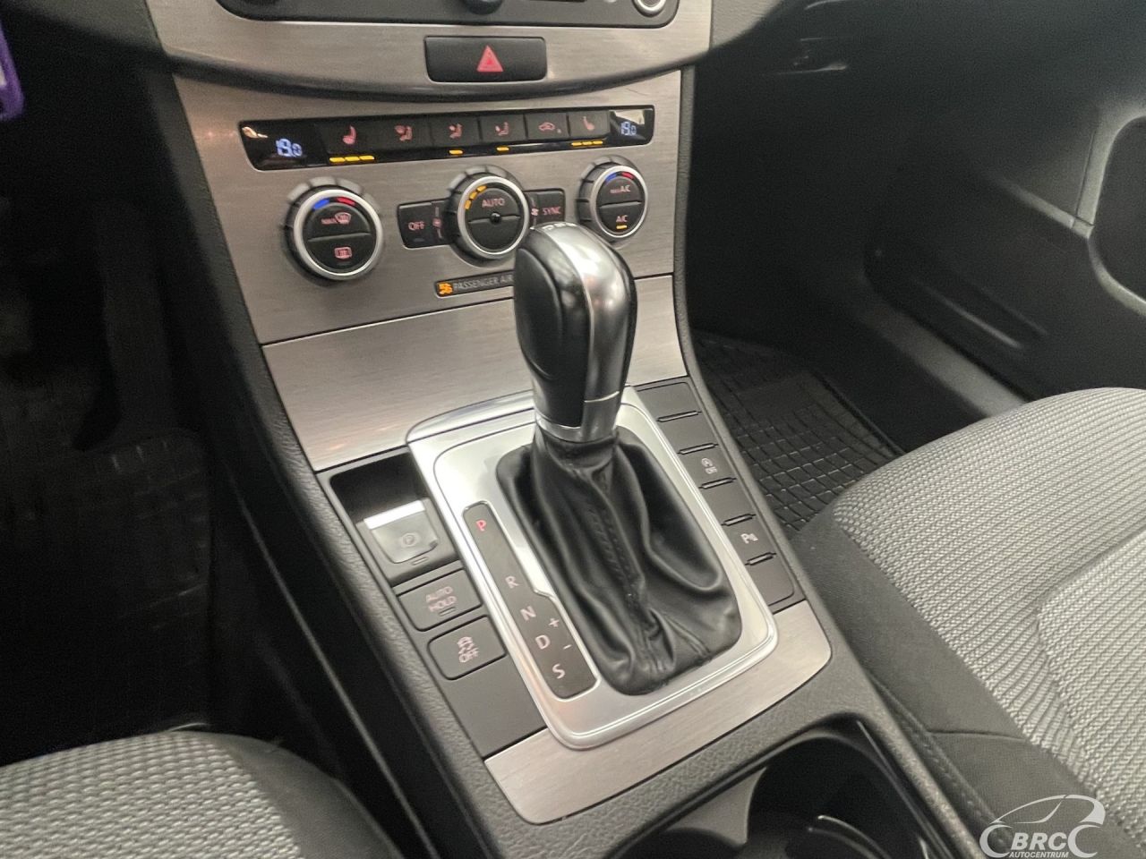 Volkswagen Passat | 24