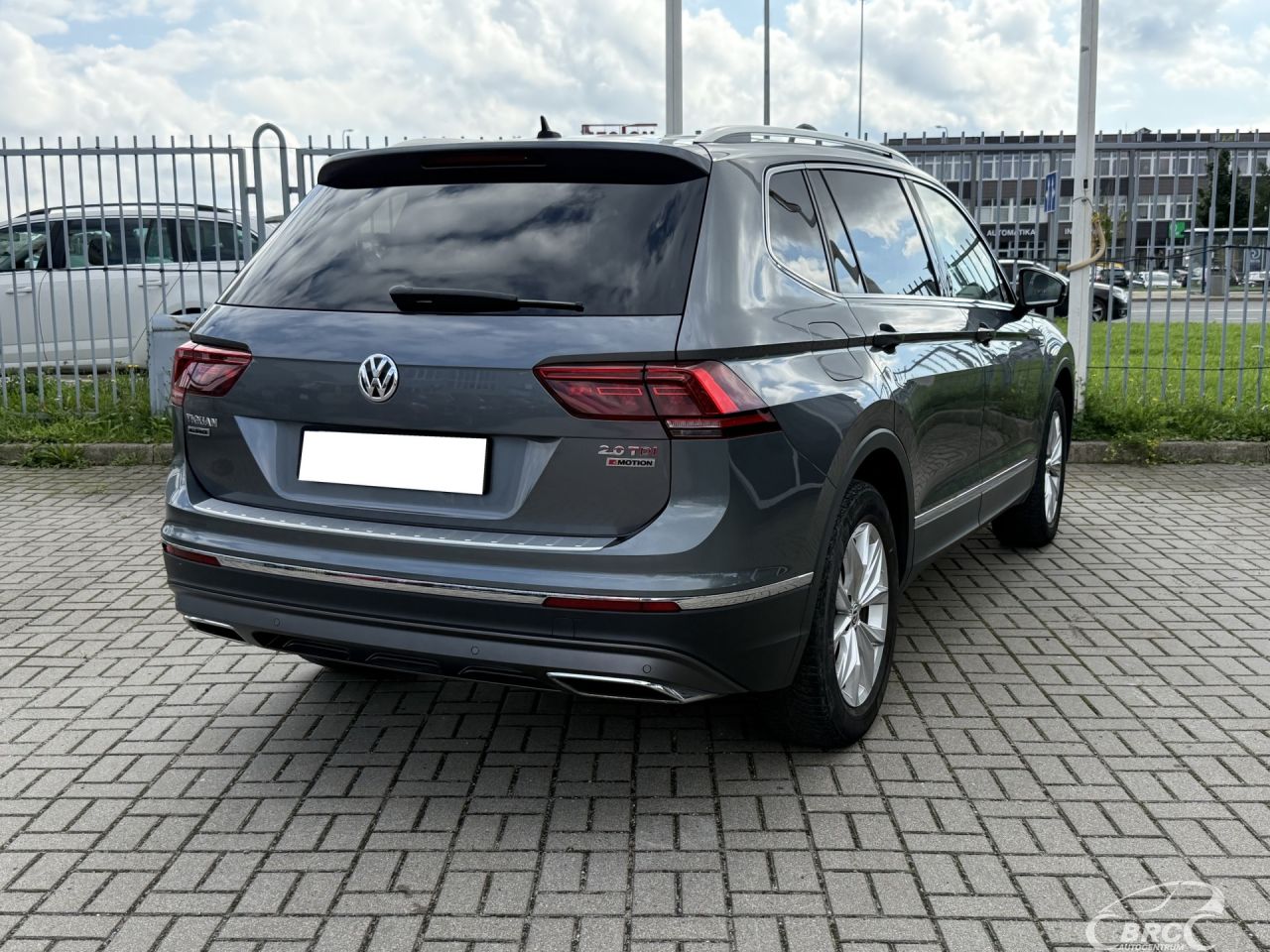 Volkswagen Tiguan | 1