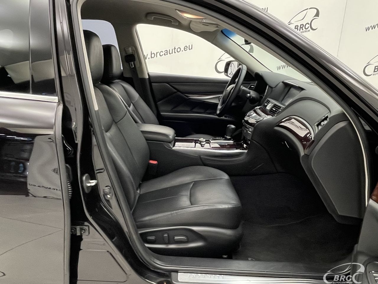 Infiniti Q70 | 3