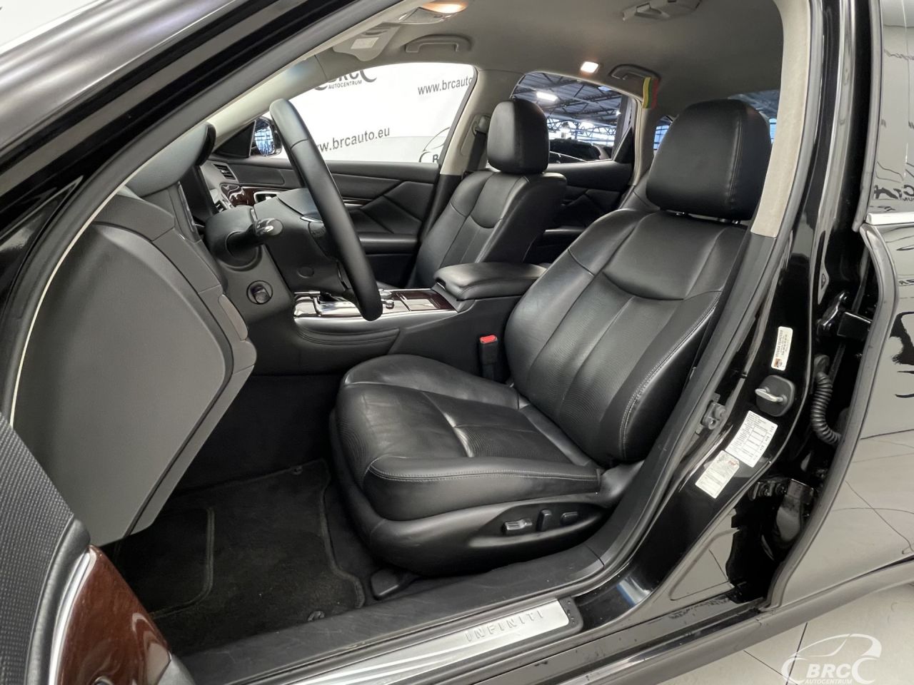Infiniti Q70 | 23