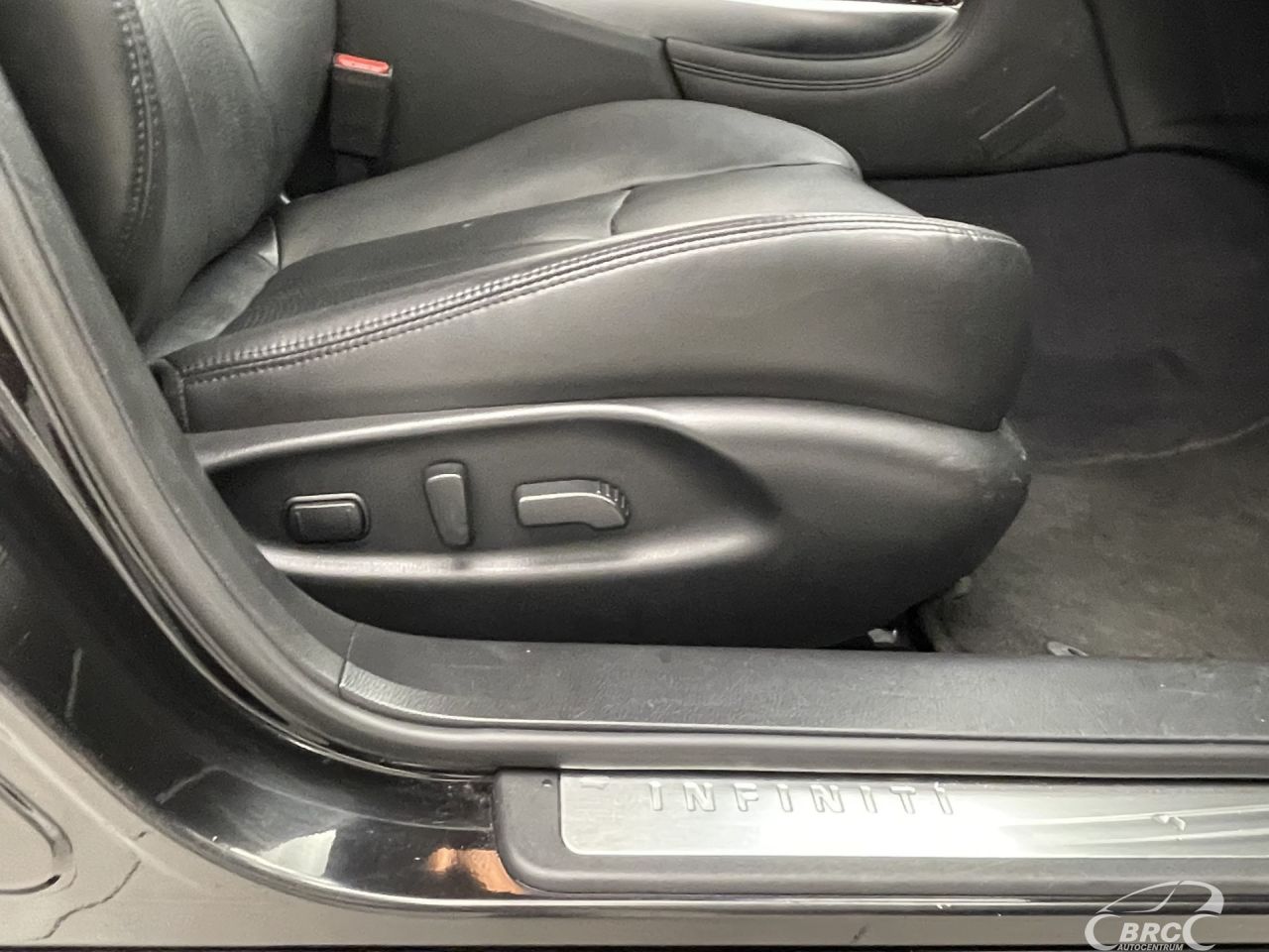 Infiniti Q70 | 5