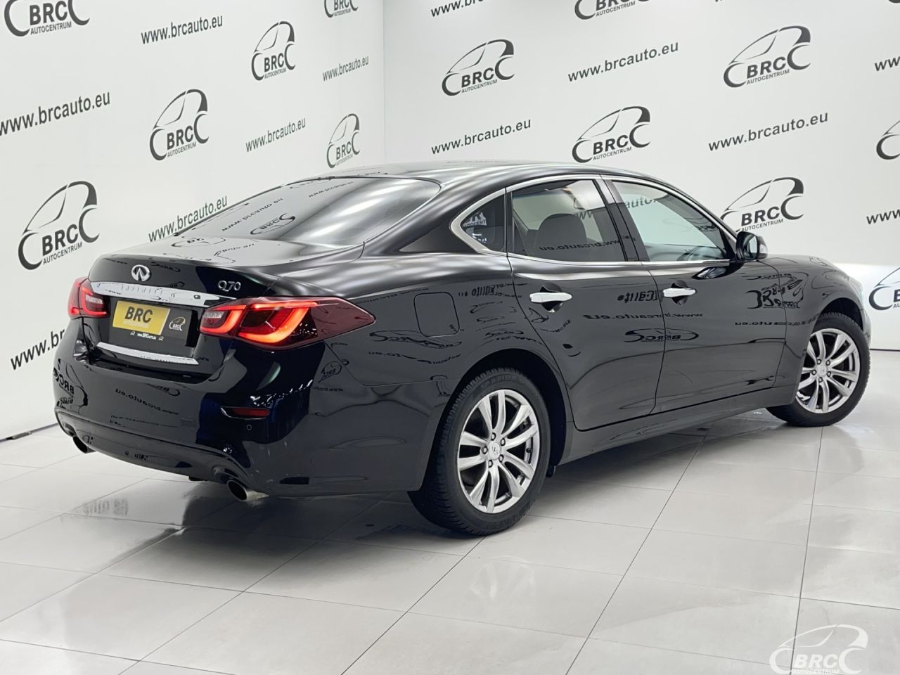 Infiniti Q70 | 1
