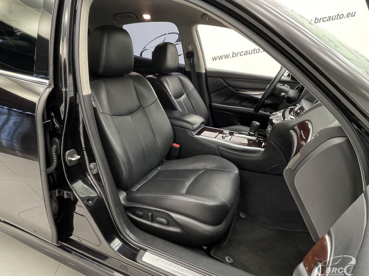 Infiniti Q70 | 6