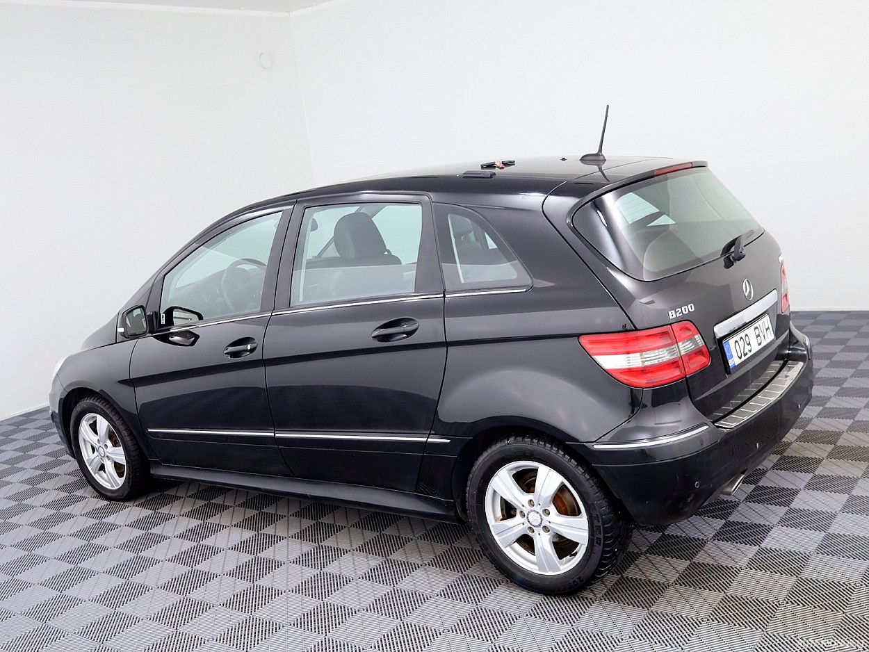 Mercedes-Benz B180 | 3