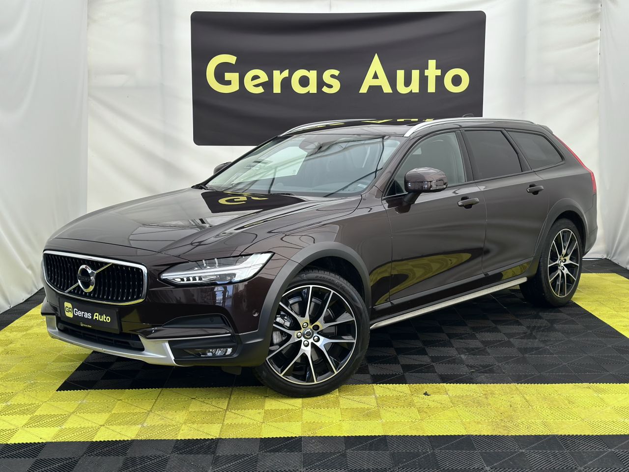 Volvo V90, universalas