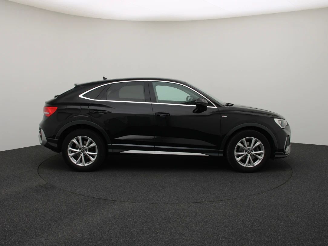 Audi Q3 | 8