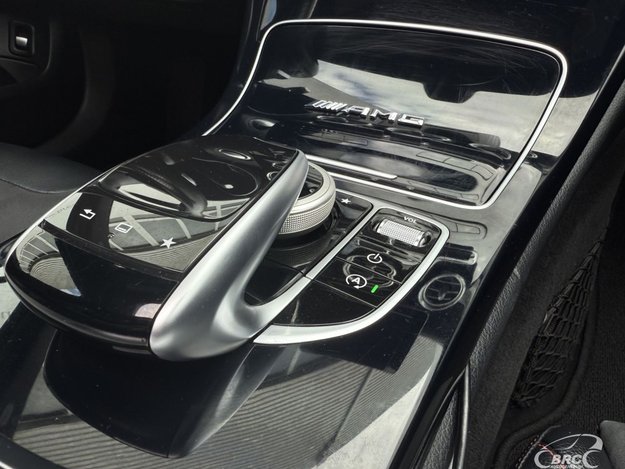 Mercedes-Benz C450 | 29