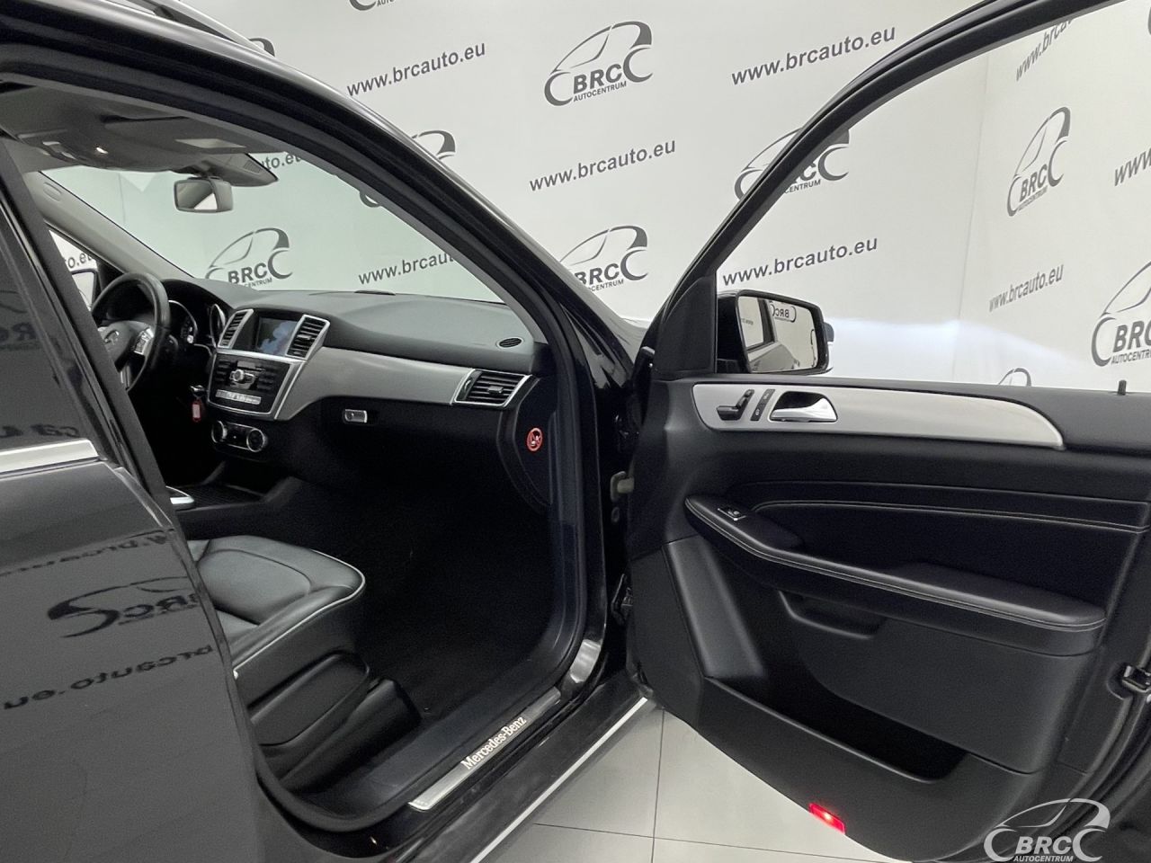 Mercedes-Benz ML350 | 7