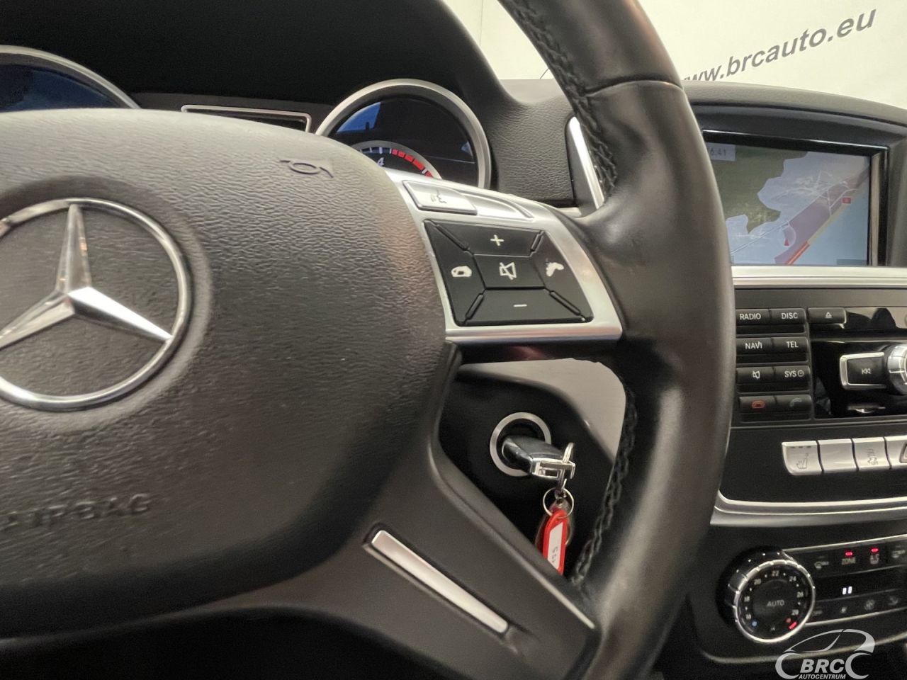 Mercedes-Benz ML350 | 28