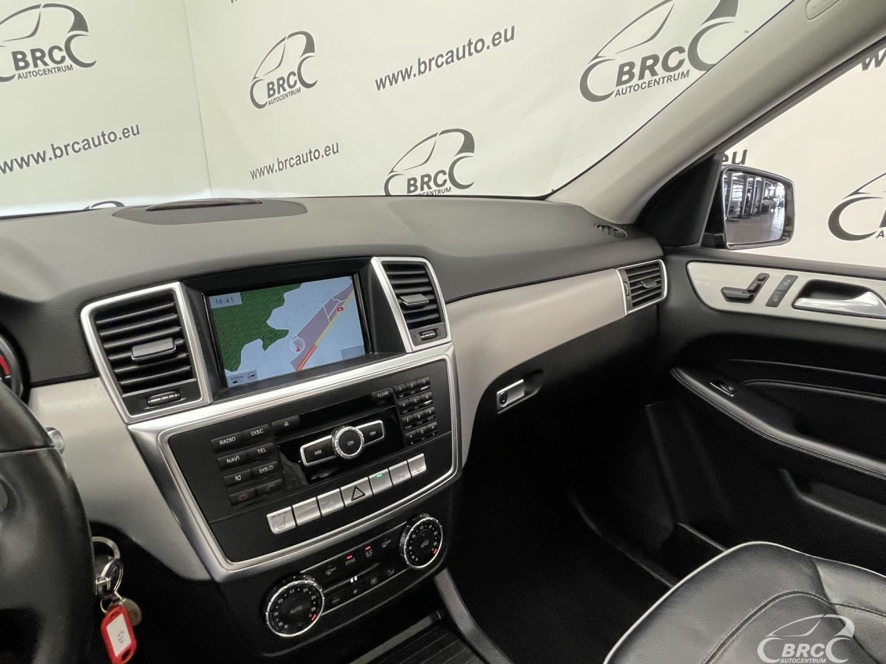 Mercedes-Benz ML350 | 26
