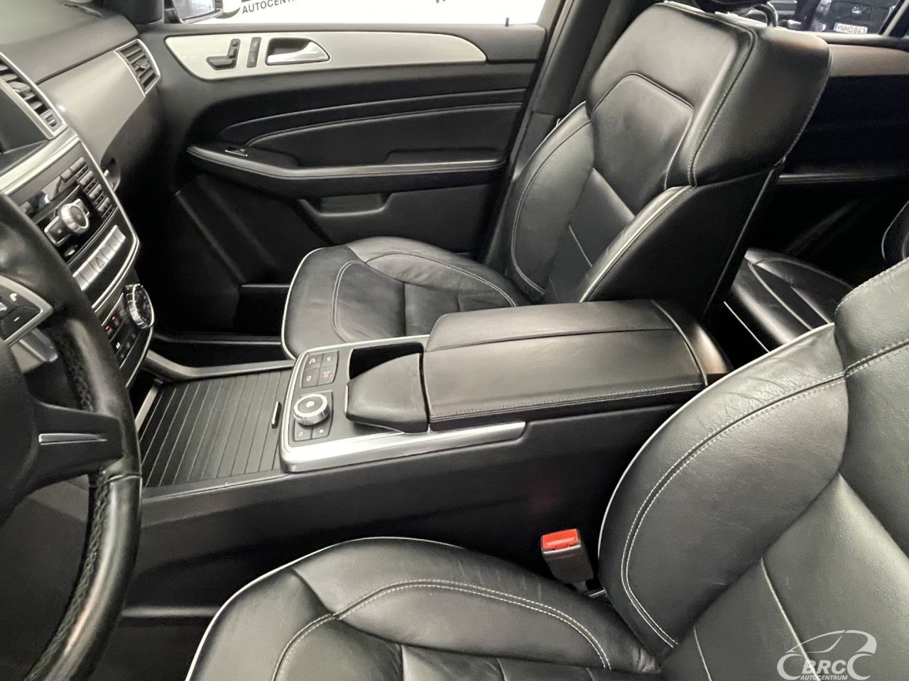 Mercedes-Benz ML350 | 23