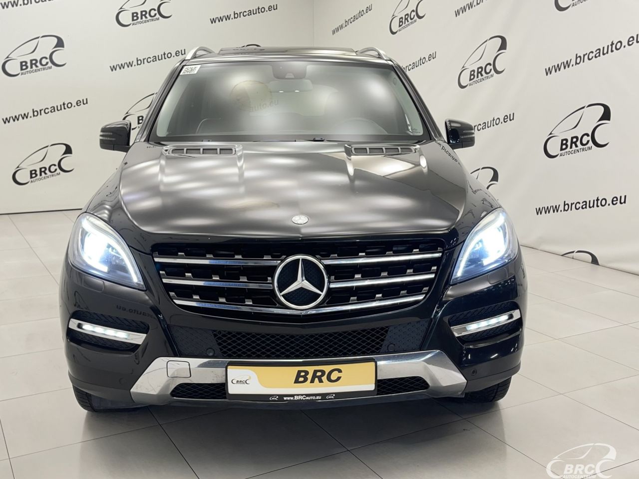 Mercedes-Benz ML350 | 44